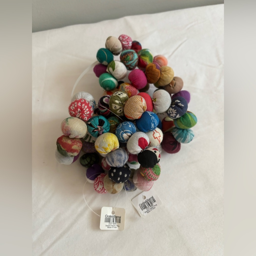 New with tags set of 8 Sassari Crate and Barrel fabric napkin rings - Picture 6 of 6